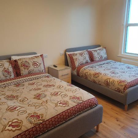 London Luxury Spacious 2 Bedroom Apartment 4 Mins From Ilford Stn. Free Parking Extérieur photo