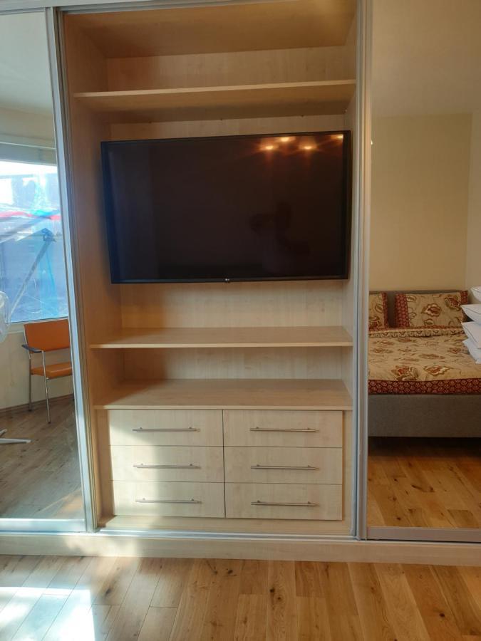 London Luxury Spacious 2 Bedroom Apartment 4 Mins From Ilford Stn. Free Parking Extérieur photo