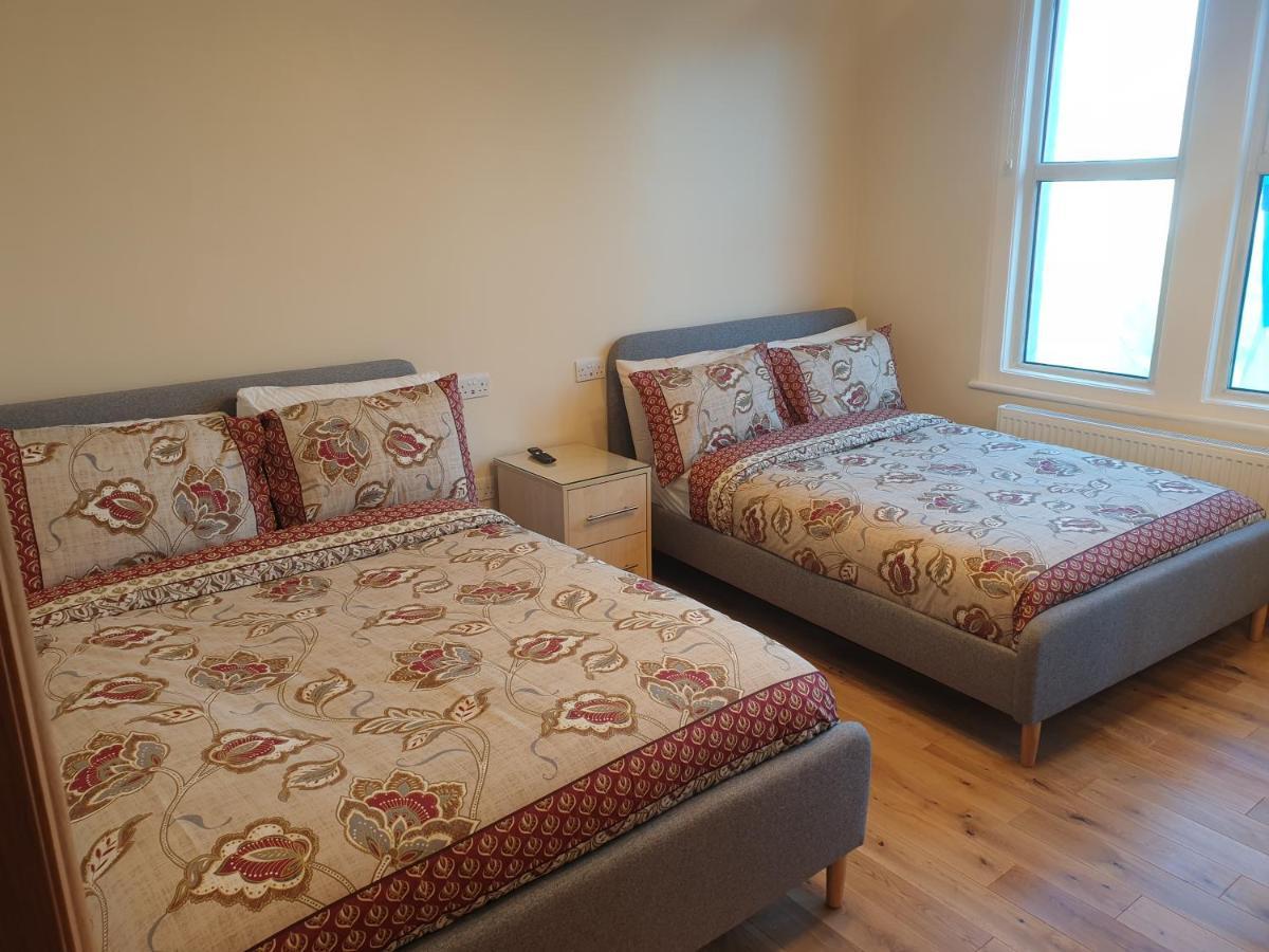 London Luxury Spacious 2 Bedroom Apartment 4 Mins From Ilford Stn. Free Parking Extérieur photo