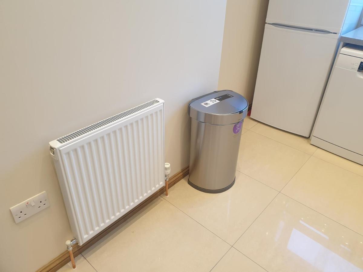 London Luxury Spacious 2 Bedroom Apartment 4 Mins From Ilford Stn. Free Parking Extérieur photo