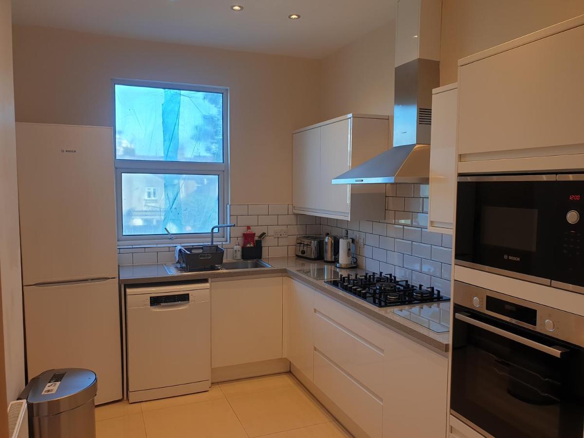 London Luxury Spacious 2 Bedroom Apartment 4 Mins From Ilford Stn. Free Parking Extérieur photo
