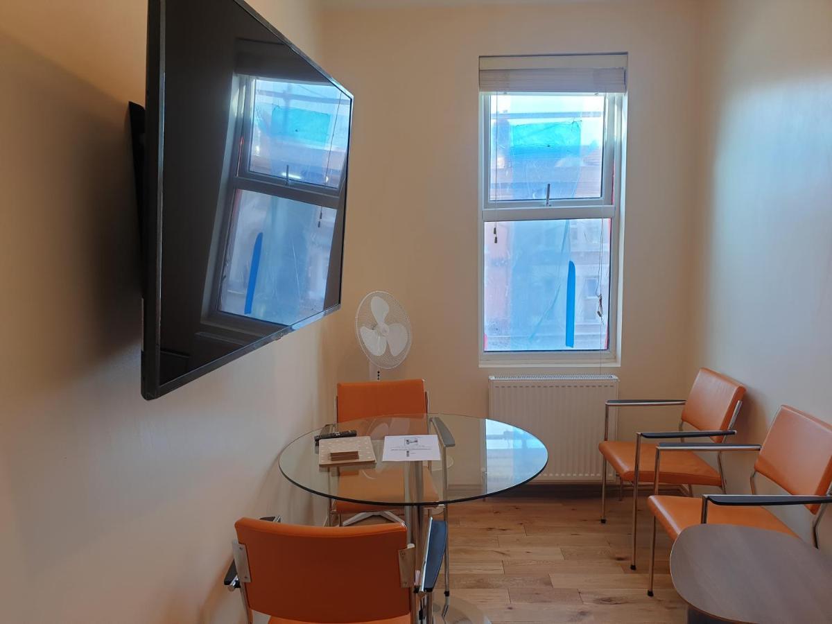 London Luxury Spacious 2 Bedroom Apartment 4 Mins From Ilford Stn. Free Parking Extérieur photo