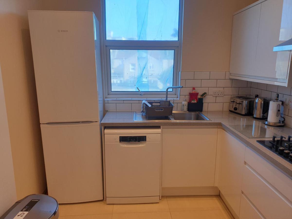 London Luxury Spacious 2 Bedroom Apartment 4 Mins From Ilford Stn. Free Parking Extérieur photo