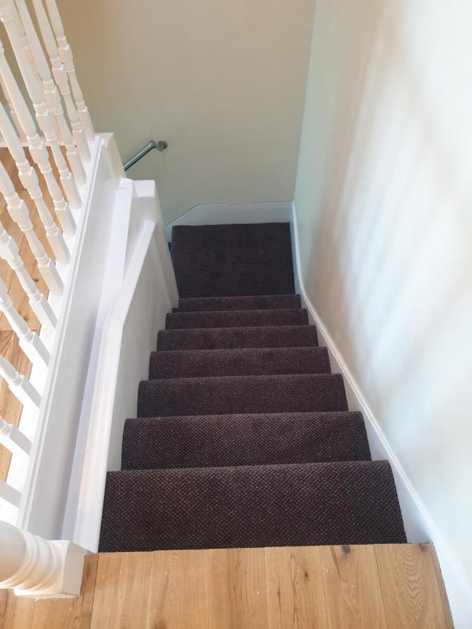London Luxury Spacious 2 Bedroom Apartment 4 Mins From Ilford Stn. Free Parking Extérieur photo
